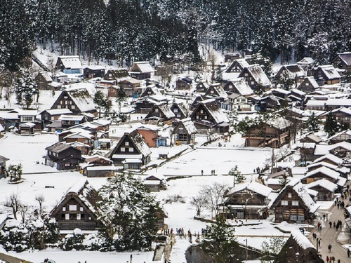 Shirakawago One-day Tour (from Kanazawa)