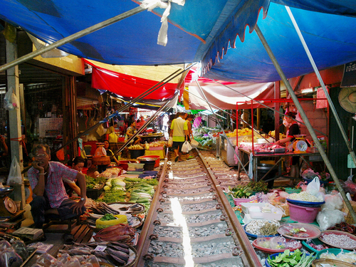 Bangkok→Amphawa Floating Market Day Tour
