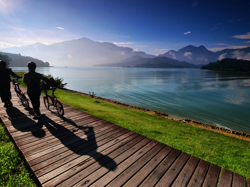 Lishan→Qingjing→Sun Moon Lake One-day Tour