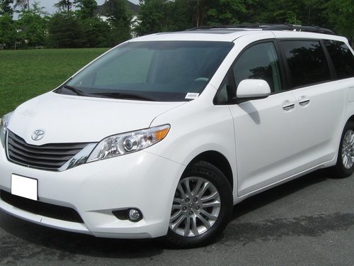 Rsz 2011 toyota sienna xle    05 18 2011